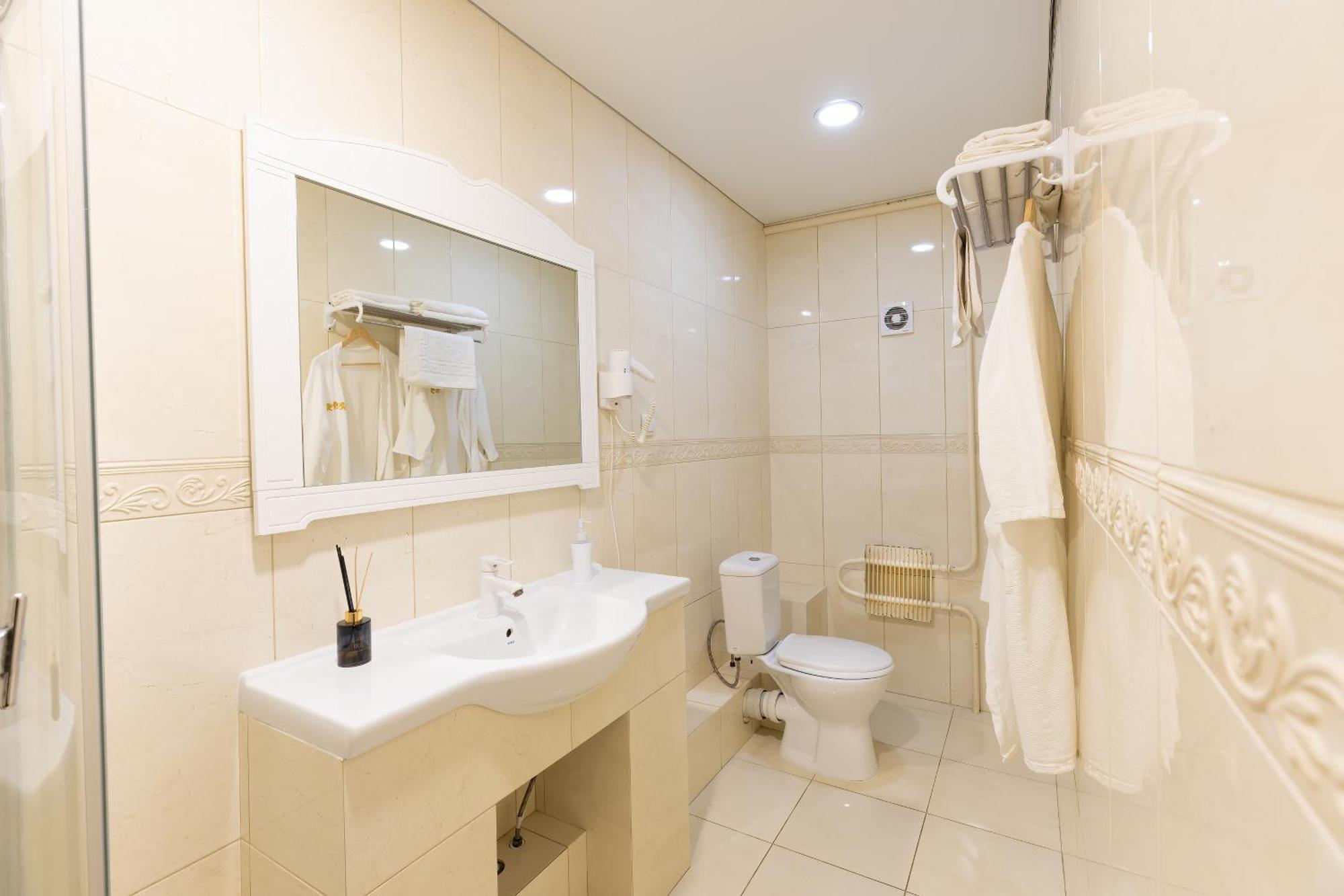Sv Hotel, Restaurant & Airport Parking Todiresti  Εξωτερικό φωτογραφία